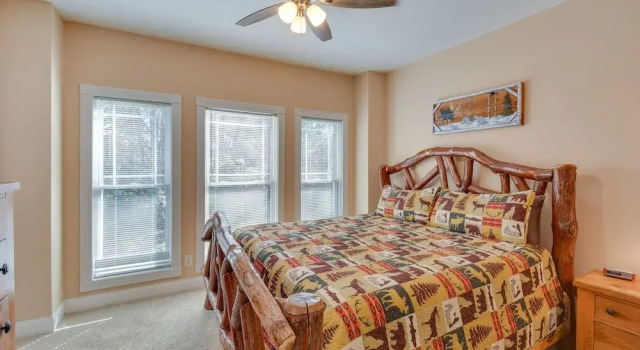Blairsville Mansion w/ Hot Tub, Casino + Games!, จอง บ้านพักตากอากาศ Blairsville จอร์เจีย