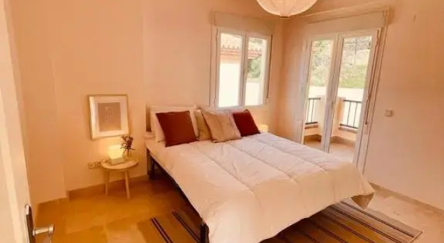 Newly renovated, Spacious, Bright Villa 5 minutes to the Beach, Забронировать Вилла Виллы Калаонда, Вилла