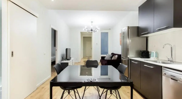 Bright and modern 3bedroom in Las Ramblas 2 1B, Забронировать Отель Барселона провинция Барселона, рядом с Приход Св. Августина