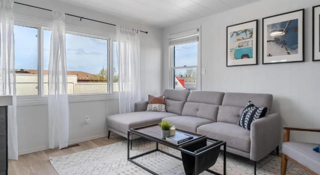 The Hidden Loft I 5-min Walk 2 Beach I DT I 55 TV, Prenota Hotel Hotel a Alberta con parcheggio, Parcheggio