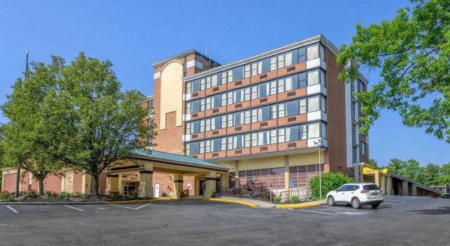 Clarion Hotel Lebanon-Hershey East, Boek Hotel Hotels in Missouri met zwembad, Zwembad