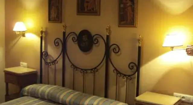 Hostal San Luis, Reservar Hotel Almodovar del Rio Madrid