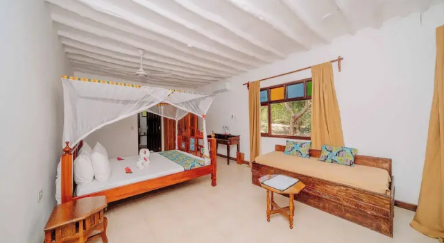 Двухместный номер Classic с балконом и с видом на сад Spice Island Hotel & Resort