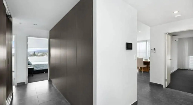 Апартаменты Luxury Apartment Caves Beach 4 Bed