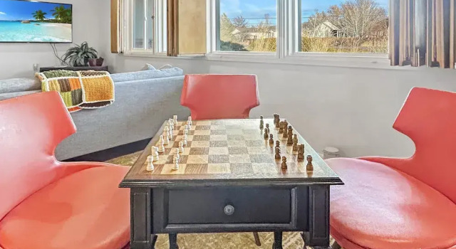 Коттедж Retro Retreat A 60's Time Capsule 3 Bedroom Home