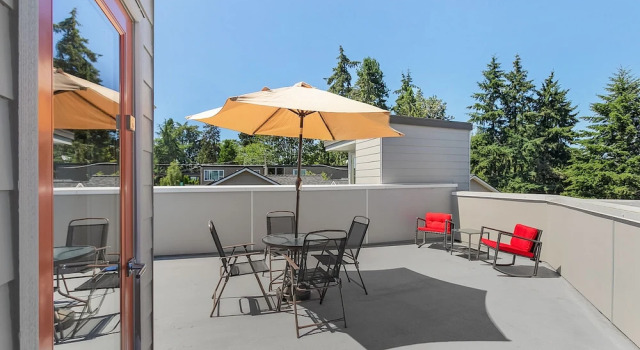 Апартаменты Classic Golden Gardens Getaway Beach Waterfront