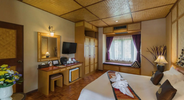 Coral Hotel Bangsaphan, Забронировать Отель Отели провинции Прачуапкхирикхан с бассейном, Бассейн