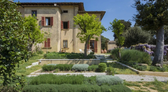 A Path of Relaxation and History Between Vineyards and Olive Trees, Забронировать Вилла Отели Монтайоне 3 звезды, 3*