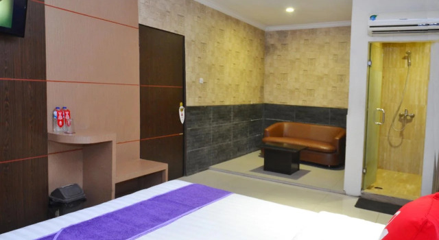 ZEN Rooms Basic Kalimas Sunan Ampel, Prenota Hotel Surabaya East Java, vicino a Atom Market