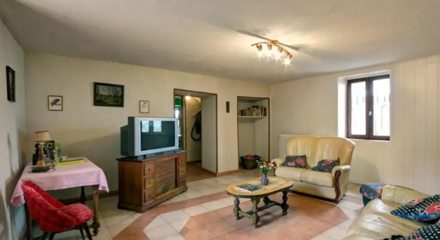 House Les vieilles cours, Book Hotel Montagny 