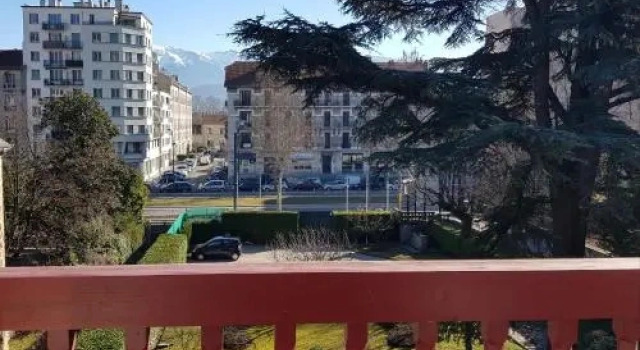 François 1er au Manoir, Book Lejlighed Hoteller i Rhône-Alps med parkering, Parkering