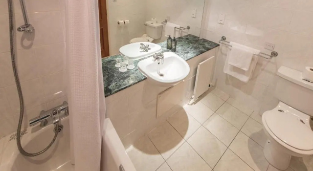 Трёхместный номер Standard Cairn Hotel
