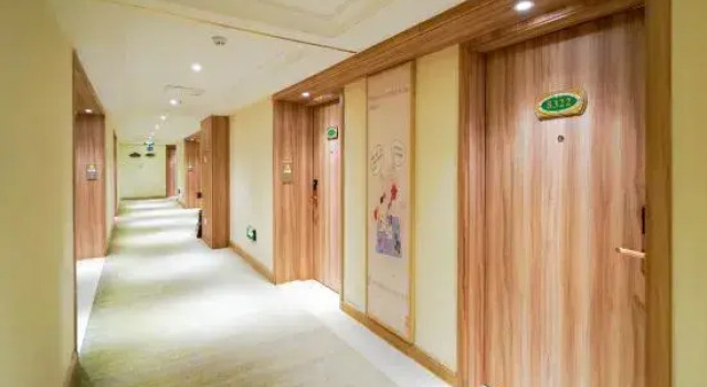 Vienna 3 Best Hotel (Linyi Luozhuang District Government Shuangyue Lake), Prenota Hotel Hotel a Shandong con parcheggio, Parcheggio