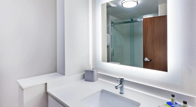 Люкс Holiday Inn Express & Suites Tulsa South - Woodland Hills by IHG