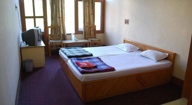 Hotel Relax Inn, Забронировать Отель Сринагар Jammu & Kashmir Ski