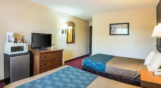 Четырёхместный номер Standard Econo Lodge Junction City I-70 Near Fort Riley