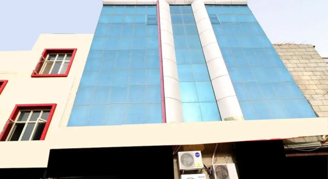 Oyo 43845 Hotel Red Velvet Inn, Забронировать Отель Хисар штат Харьяна, рядом с Hisar Railway Station