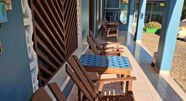 Четырёхместный номер Standard с балконом Hotel Marielos Tamarindo