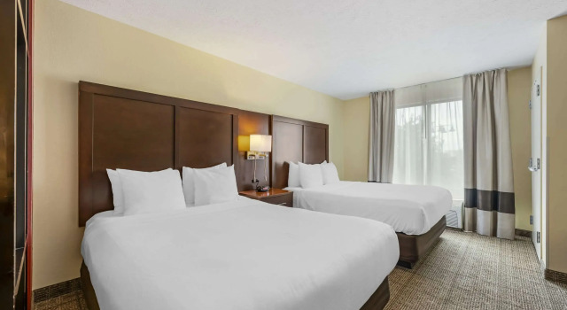 Четырёхместный люкс Comfort Suites East Lincoln - Mall Area