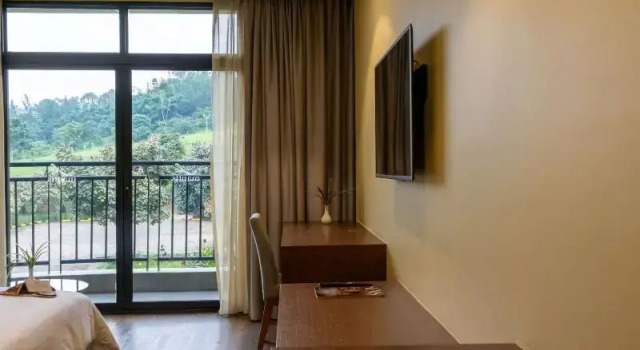 Двухместный номер Standard с балконом и с видом на озеро Mantis Kivu Marina Bay Hotel