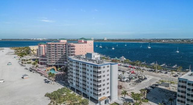 Апартаменты Beach Villas # 506-250 Estero Blvd apts