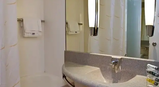 Семейный номер Standard Novotel Aix-en-Provence Pont de LArc