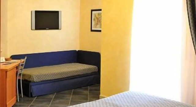 Трёхместный номер Standard Hotel Blue Roses