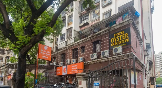 OYO 15902 Hotel Oyster Executive