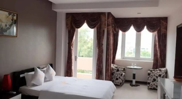Четырёхместный номер Standard с балконом Ngoc Se Hotel