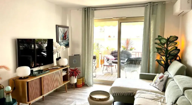 Апартаменты Bnb Renting 1 bb apt of 40m with superb terrace of 13m air conditioning