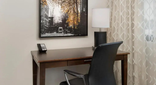 Четырёхместный номер Standard Crowne Plaza Hotel Portland-Downtown Convention Center by IHG