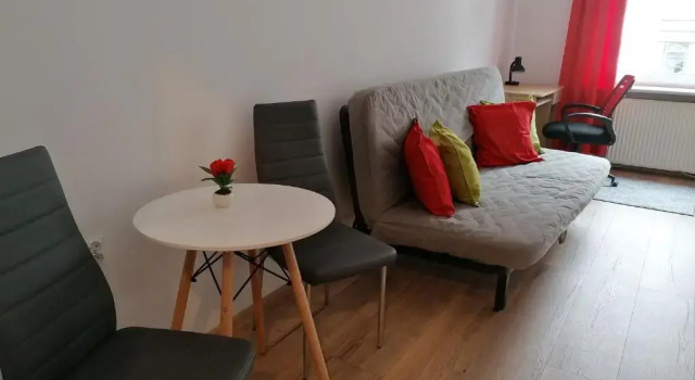 Hostel Tulip - Pokój 1 ze wspólną łazienką i kuchnią, Prenota Ostello Ostelli a West Pomerania, Ostello