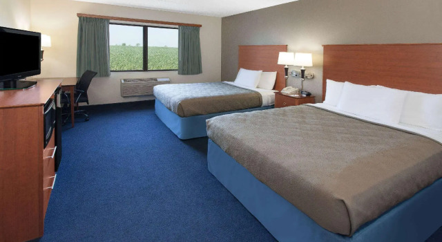 Четырёхместный номер Standard AmericInn by Wyndham Webster City