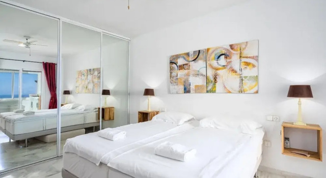 Fantastic Apart sea view and heated pool