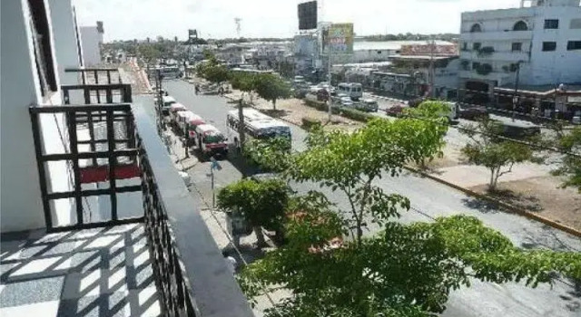 Кровать в общем номере Los Cuates de Cancun
