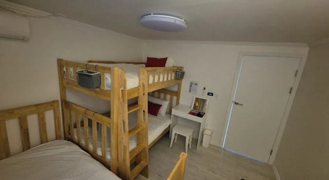 Кровать в общем номере (женский номер) Riverside Guest House