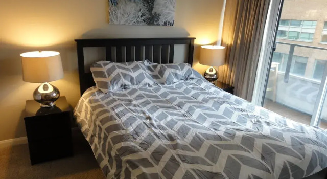 Beautifully Decorated 1BR Unit, Забронировать Отель Отели Торонто 3 звезды, рядом с Canadian Imperial Bank of Commerce, 3*