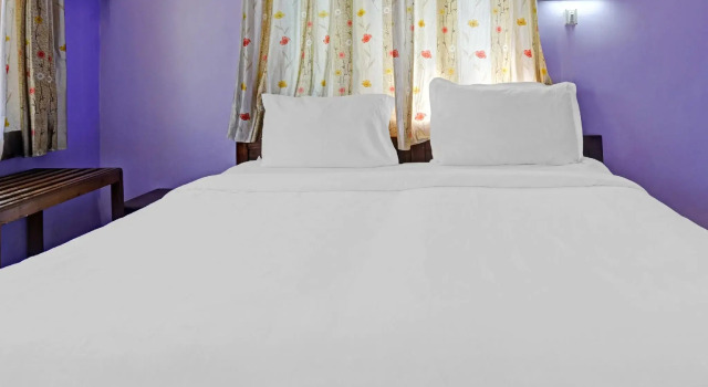 Capital O 87274 Snooker Lounge, Prenota Hotel Nagoa-Bardez Goa
