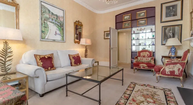 Elegant Apartment in Central Kensington