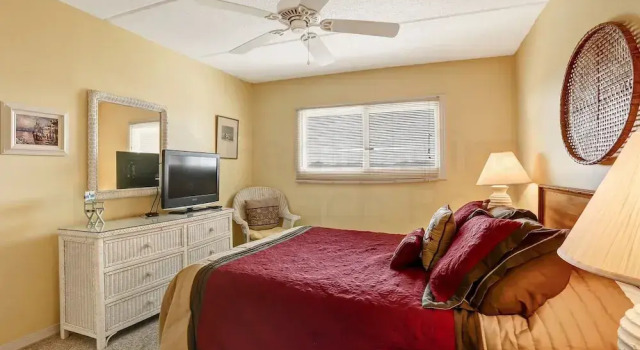 Номер Standard Modest Condo with Splendid Sunrise Views by RedAwning