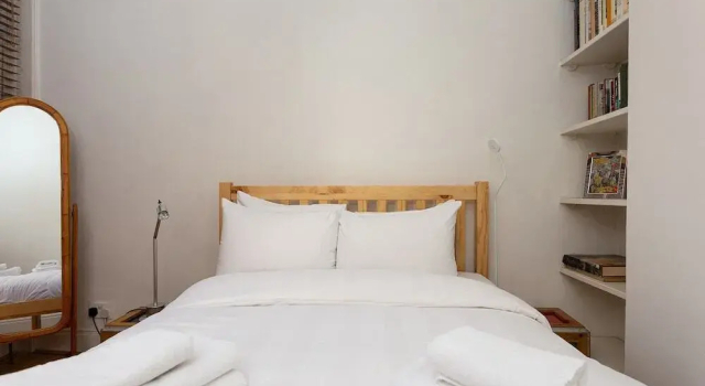 Spacious, Light-Filled 2 Bedroom Apartment, Забронировать Апартаменты/квартира Апартаменты Лондона, рядом с Театр Phoenix, Апартаменты/квартира