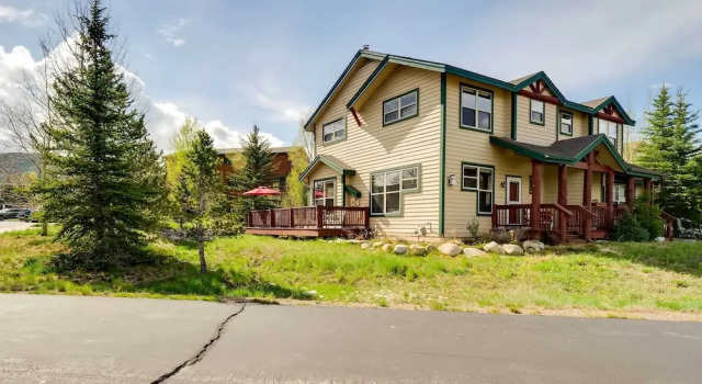 Mtn Views & Fireplace: Stunning Dillon Townhome!, Rezerwuj Apartament Hotele w Vail Ski z parkingiem, Parking