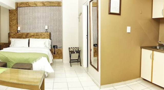 Manzaralı Balkonlu Süper oda La Rozada Suites