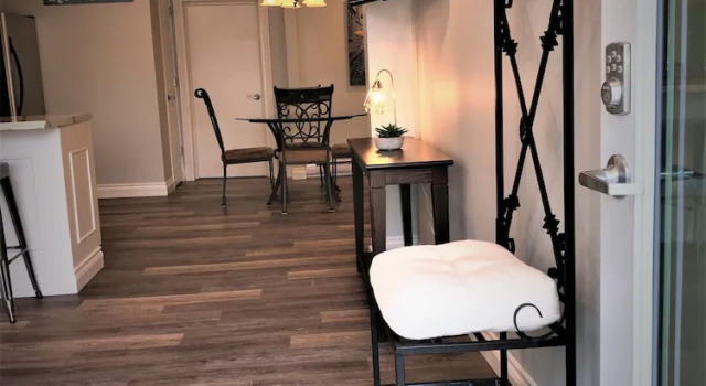 Апартаменты Deluxe Esther's Place-Carleton Place Downtn Apt