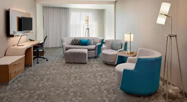 Люкс c 1 комнатой Courtyard by Marriott Dallas Carrollton and Carrollton Conference Center