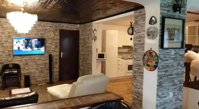Snug Apartment at foot of mountain