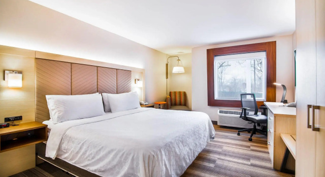 Двухместный номер Standard Holiday Inn Express & Suites Langley by IHG