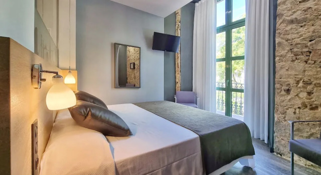 Двухместный номер Exterior View Comfort с видом на площадь/улицу Hotel Sant Agustí