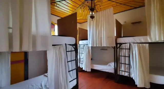 Кровать в общем номере hostal Bremen jq