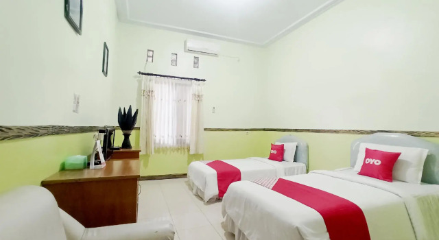 Standard double chambre RedDoorz at Damar Mas Gunung Kelud Kediri
